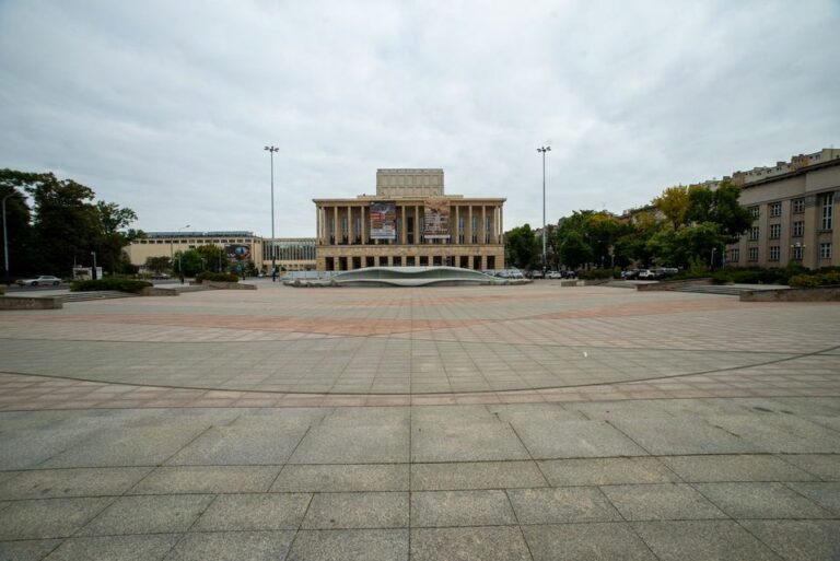 „Zielonoza” w Łodzi? Na pl. Dąbrowskiego zerwą granit i posadzą rośliny