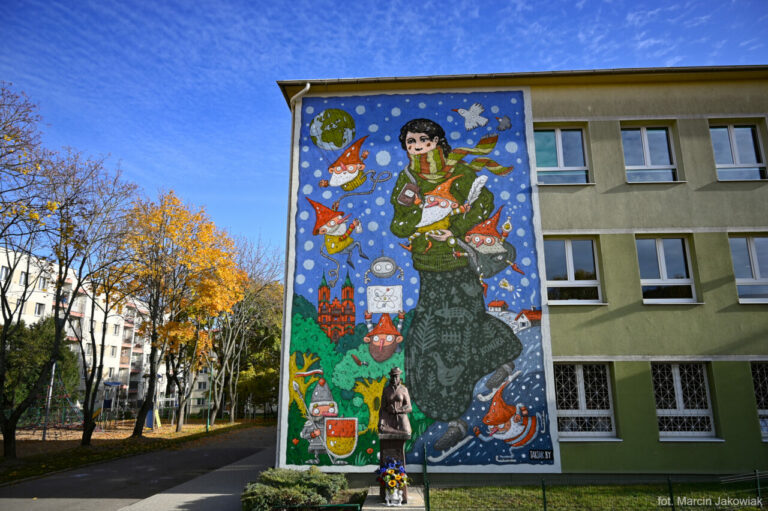 Murale z Konopnicką pojawiły się w Białymstoku