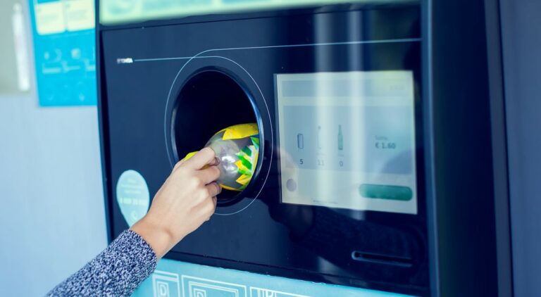 Raport: system kaucyjny w Polsce powinien uwzględnić zwrot opakowań z różnych materiałów