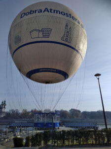 Nad Krakowem lata balon, który monitoruje stan powietrza