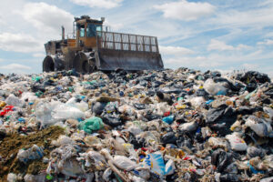 6 mln zł za uprzątnięcie nielegalnych odpadów. To 14 proc. budżetu gminy