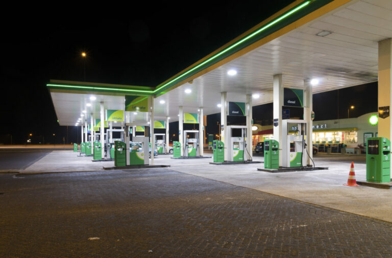 Raport. Stacje benzynowe zmienią się w centra handlowo-usługowe