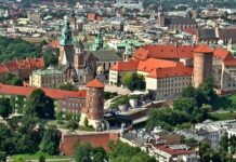 Kraków. W czwartek bezpłatna komunikacja miejska; Koleje Małopolskie przygotowały bilet za złotówkę
