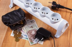MKiŚ: Koszty zakupu energii elektrycznej powinny być na rachunkach