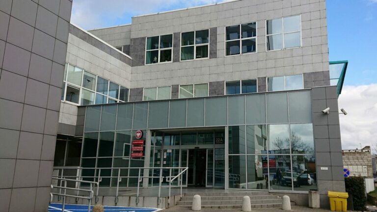 Poznań: Do urzędu tylko w maseczce. Kamery wyłapią jej brak