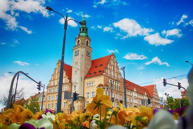 Olsztyn: Urzędnicy żądają podwyżki 1,5 tys. zł. Będzie spór zbiorowy?