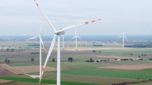 W ustawie wiatrakowej zostaje 700 m; posłowie odrzucili poprawki Senatu