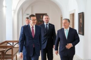 Morawiecki na Węgrzech: Europejski system handlu emisjami CO2 to spekulacja