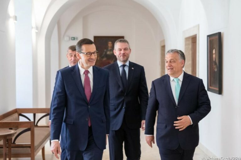 Morawiecki na Węgrzech: Europejski system handlu emisjami CO2 to spekulacja