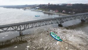 Płock: Lodołamacze na Wiśle
