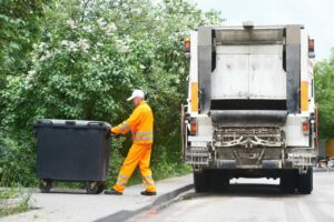 Coraz więcej gmin decyduje się na odbiór odpadów w trybie zamówień in-house