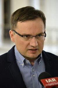 Ziobro: Trzeba odrzucić pakiet klimatyczny, a prąd będzie tańszy o 60 proc.