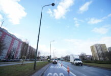 Warszawa: rozpocz臋艂a si臋 wymiana opraw o艣wietleniowych
