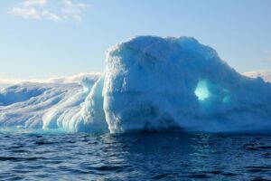 Grenlandia topnieje. Poziom mórz na świecie może wzrosnąć o ponad 20 cm