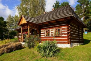 Małopolskie: mieszkańcy pomogą odtwarzać ogrody przy chałupach w skansenie w Wygiełzowie