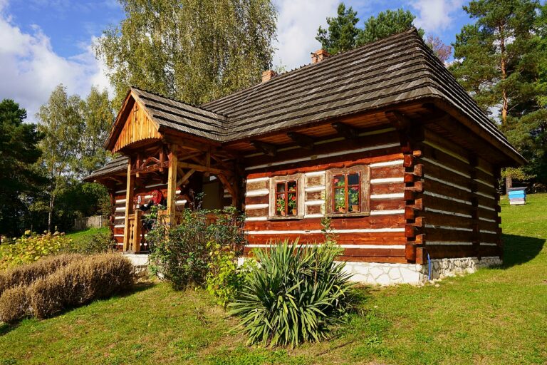 Małopolskie: mieszkańcy pomogą odtwarzać ogrody przy chałupach w skansenie w Wygiełzowie