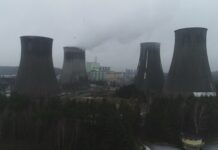 Wyburzono 90-metrow膮 ch艂odni臋 kominow膮 w Elektrowni Siersza