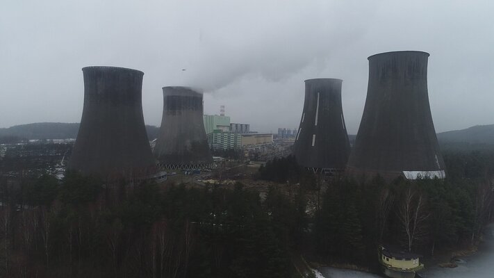 Wyburzono 90-metrową chłodnię kominową w Elektrowni Siersza