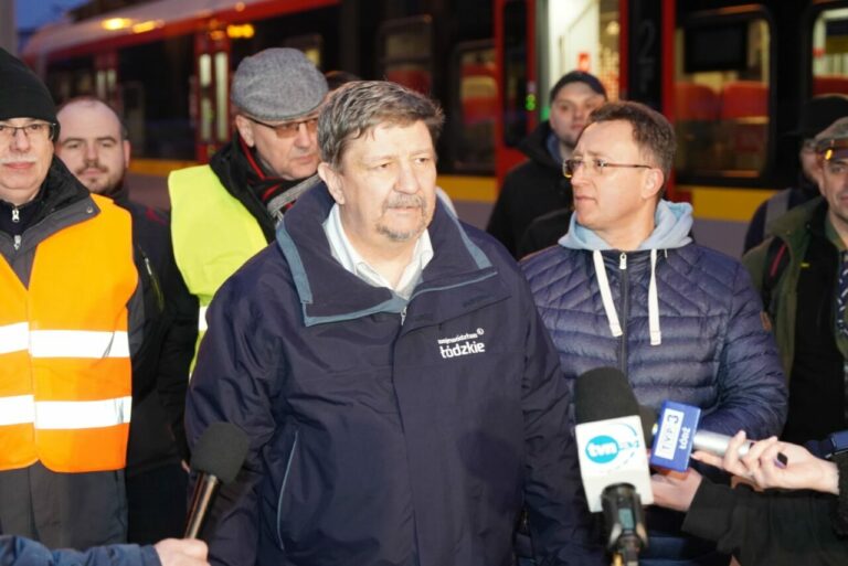 Łódzkie. Marszałek: bariera językowa i dostęp do rynku pracy dużym problemem uchodźców. Będą kursy językowe