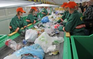 Siedmiu na dziesięciu Polaków deklaruje chęć zmiany nawyków na proekologiczne