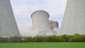 Wielkopolska: Pierwsza chłodnia Elektrowni Adamów zburzona [WIDEO]