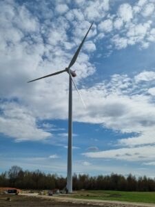 TAURON zakończył montaż turbin na farmie wiatrowej Majewo