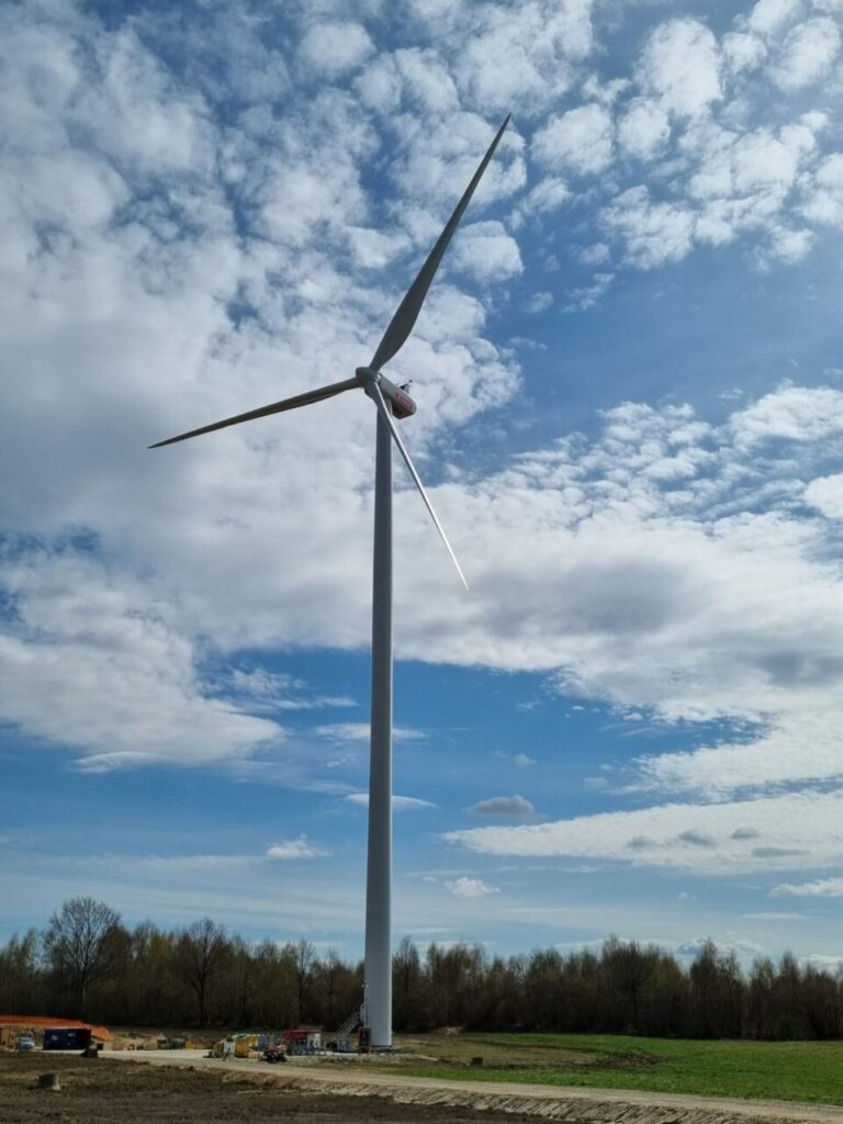 TAURON zakończył montaż turbin na farmie wiatrowej Majewo