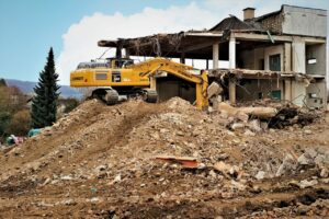 Postępowanie z odpadami budowlanymi: utrata statusu odpadu