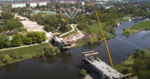 Wrocław. Specjalna metoda umożliwia budowę 700-metrowego mostu bez podparcia [FILM]