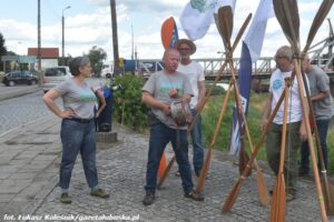 Protest aktywistów w Krośnie Odrzańskim. NIE dla kanalizacji Odry i podnoszenia zabytkowego mostu