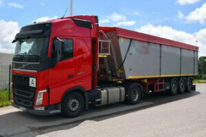 KAS zatrzymała nielegalny transport 26 ton odpadów komunalnych