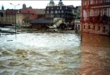powódź tysiąclecia Kłodzko Plac Jedności woda