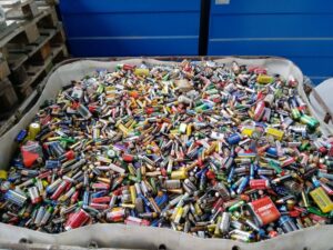 Niemal 13 ton zebranych baterii dzięki dzieciom i młodzieży