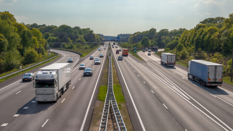 Od 2030 r. kierowcy w Holandii mają płacić podatek za kilometry przejechane własnymi samochodami