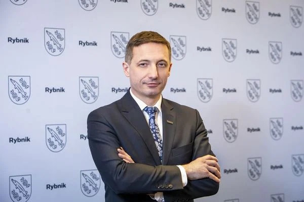 Prezydent Rybnika: samorządy mogą ograniczać wydatki bieżące i nie zatrudniać nowych pracowników