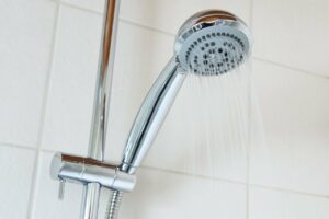 Zimna woda w basenach i zimne prysznice na początek. Duże miasta w Niemczech zaczynają oszczędzanie energii