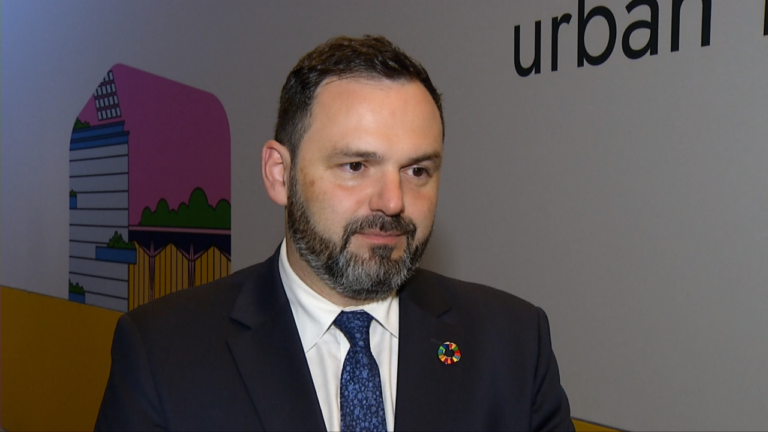 Sektor ochrony zdrowia zatruwa środowisko bardziej niż lotnictwo czy przemysł stoczniowy