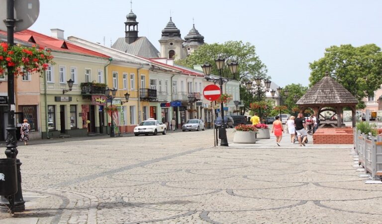 Odnawiają Plac dr. Łuczkowskiego w Chełmie