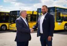 Uroczyste podpisanie kontraktu na zakup hybrydowych autobusów