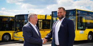 Uroczyste podpisanie kontraktu na zakup hybrydowych autobusów