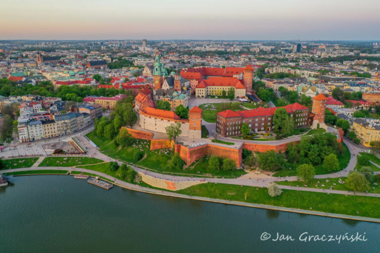 Kraków wprowadza ograniczenia w funkcjonowaniu instytucji miejskich. Powodem oszczędność energii i wymogi nowych regulacji