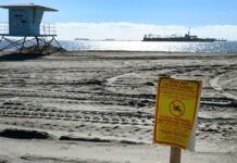 Francuzi zarzucają Brytyjczykom zanieczyszczanie Kanału La Mache zamknięta plaża