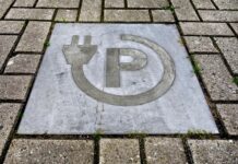 Raport: Liczba aut elektrycznych wzrosła o 44 proc. w siedem miesięcy
