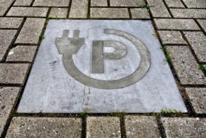 Raport: Liczba aut elektrycznych wzrosła o 44 proc. w siedem miesięcy