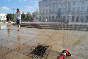 Warszawskie władze zakładają wodne kurtyny