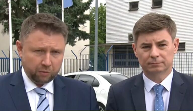 Parlamentarzyści opozycjnej KO rozpoczęli kontrole poselskie dotyczące katastrofy ekologicznej w Odrze