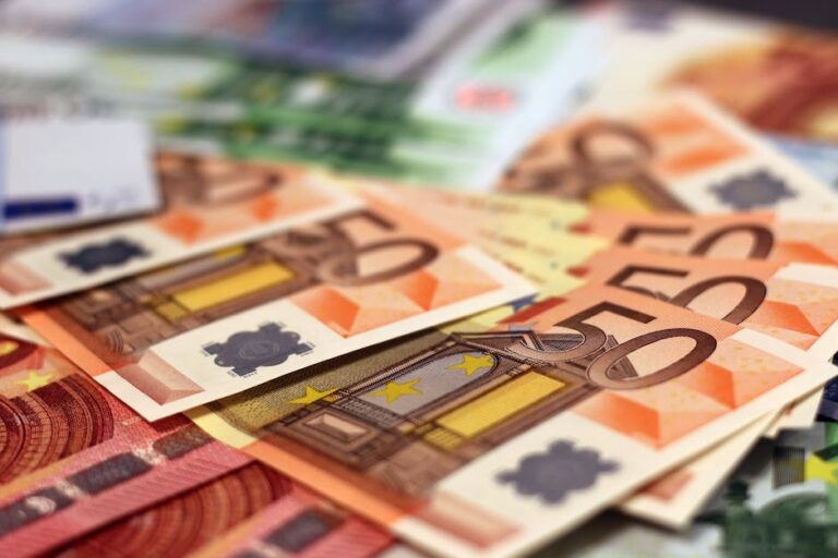Kredyty gotówkowe - jak wybrać? Czym się kierować? Na co warto zwrócić uwagę?