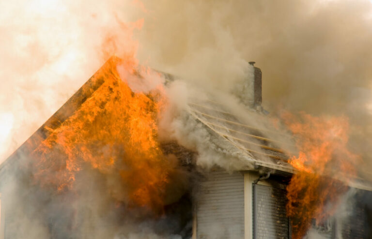 Sezon grzewczy to większe ryzyko i liczba pożarów domów