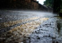 Gorzów Wlkp. inwestuje w system retencji wód opadowych deszcz. krople, opady, ulica, droga