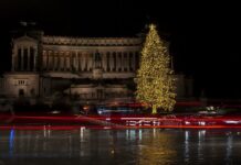 Włochy. Świąteczne iluminacje w mniejszym blasku z powodu cen energii